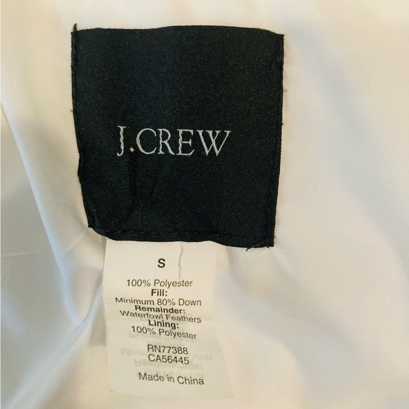 J. Crew “Excursion” white with cream trim quilted down puffer vest. Size small - Picture 4 of 4